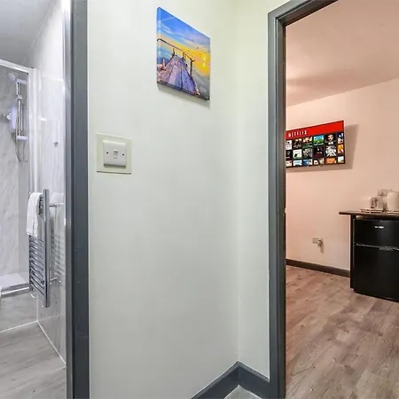 78f1- Modern & Stylish Apartamento