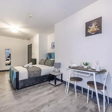 78f1- Modern & Stylish Bradford (West Yorkshire)