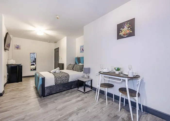 78f1- Modern & Stylish Bradford (West Yorkshire)