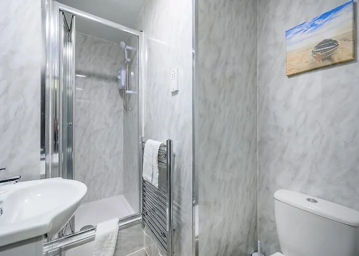 78f1- Modern & Stylish * Bradford (West Yorkshire)